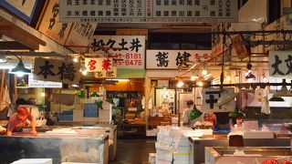 朝早い時間に行った方が活気を感じられると思いました。