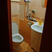 トイレと洗面台。掃除はされています。