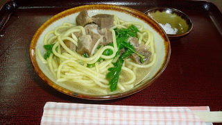 「山羊ソバ」は、外観と違って正統派の味。