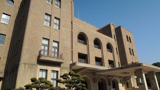 大きなホールがある