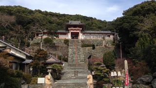 歴史を感じる神社。高台にあります。