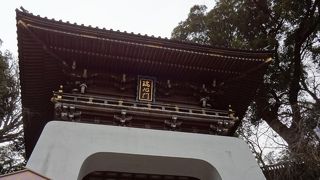 印象に残る門です