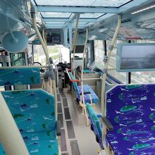 観光型車両「海」 の中