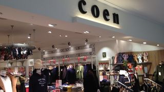 お値段もお手頃でシンプルな服屋さん!!