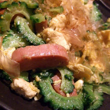 人生初めてのゴーヤチャンプルー。クセも無く美味でした