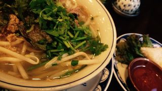 芝川ビルのおしゃれベトナム料理