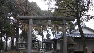 平安時代の僧侶に仕えていた子供を祀る神社