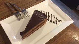 モスク裏のおしゃれカフェ