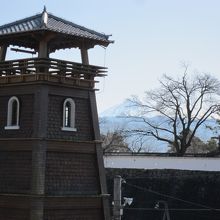 時の鐘と富士山