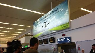 比較的小さく移動しやすい空港。