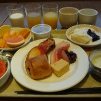 朝食バイキングです