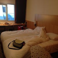 スーツケースは思いっきり広げられるだけのスペースあります