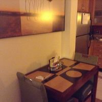 こちらも小さめのダイニングセット。二人用です。