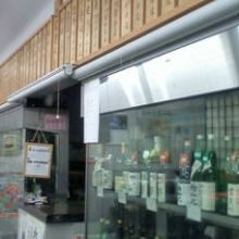 百を超えるお酒が並びます。