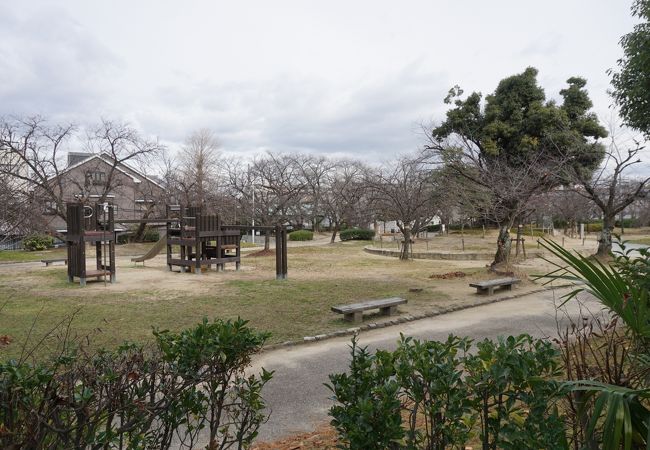 元々は、片埜神社の境内