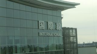 航空機への搭乗はもちろんですが、空港見学だけでも充分な施設が揃っています。