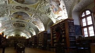 係員にストーキングされました