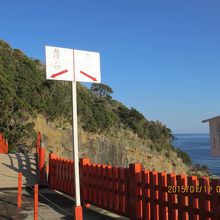 6 : この橋が見えたら再び下り階段