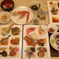 夕食は80種、朝は60種のお料理が出ました