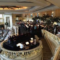 3階からロビーラウンジを望む