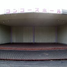 駐車場横にあるコンコース広場です