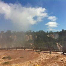 雨の後はミルクコーヒー色の滝が楽しめます！