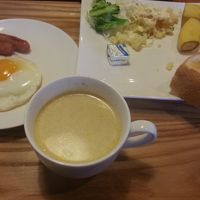 朝食。ハーフバイキング方式