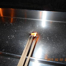 線香　7本　10元を購入しお参りです。