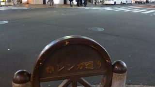 昼と夜で光景が変わります