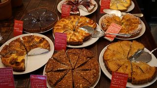 たっぷりクリームを挟んだクロワッサン