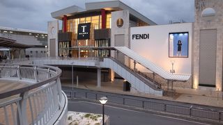 ゆいレール直結で便利