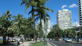 ワイキキのメインストリート
