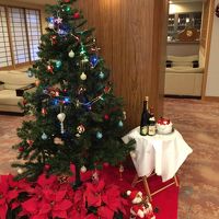 ロビーにクリスマスツリー