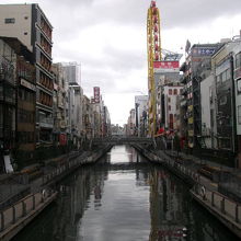 橋の上部から見た西側の景観