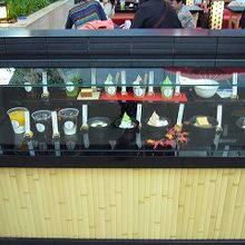 抹茶や小豆を使った甘味メニューが豊富