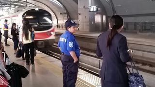 平日朝は大混雑