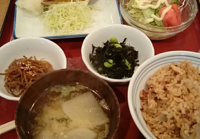 リーズナブルな定食屋