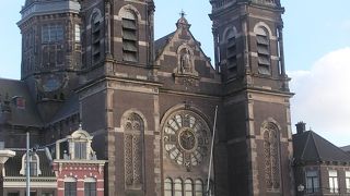 飾り窓地区の教会