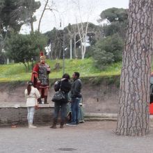 こんな格好の人がうろうろしていました。