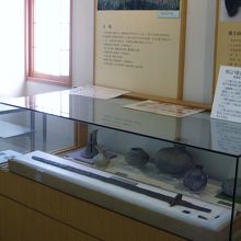 二階部分の古代の土器等の展示物です