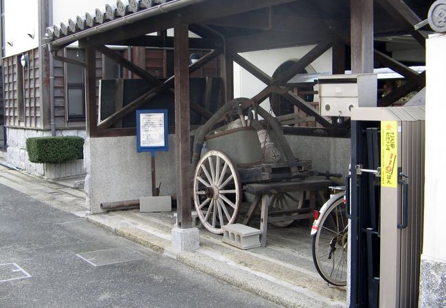 多度津町のレトロな町並みの中に資料館は建っています。