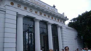 お墓とは思えないほどの大きさです