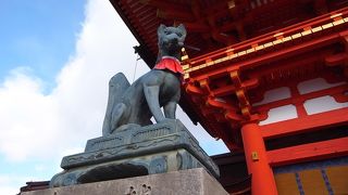 お稲荷さんのキツネってちょっと怖かったけど、威厳も感じました