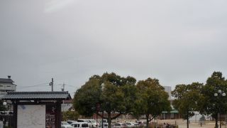 北陸新幹線のＣＭで仲間由紀恵さんが入っていた足湯があります