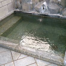 小ぶりの露天風呂