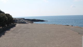 砂岩が波に侵食されアンテロープキャニオンモドキ