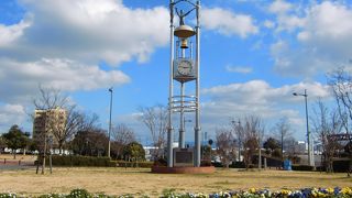 平和の尊さを奏でています