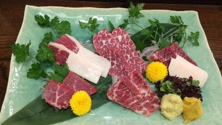 馬春楼であっさり桜肉の馬刺しとお鍋