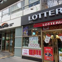 1階にはロッテリアが。