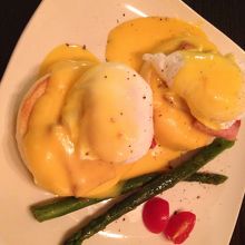 エッグベネディクト